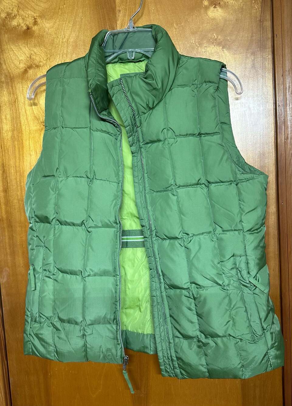 Gap Women's Quilted Down Puffer Vest in Green